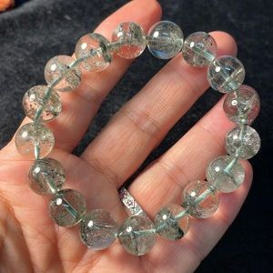 Green phantoms Quartz